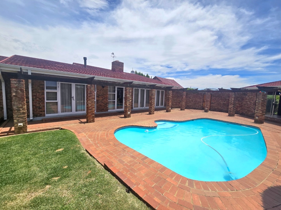 6 Bedroom Property for Sale in Panorama Free State